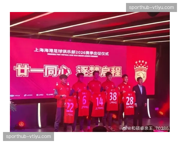 青岛西海岸阵容年轻化转型 彭欣力领衔内援艾菲尔丁租借加盟 青岛西海岸阵容年轻化转型 彭欣力领衔内援艾菲尔丁租借加盟