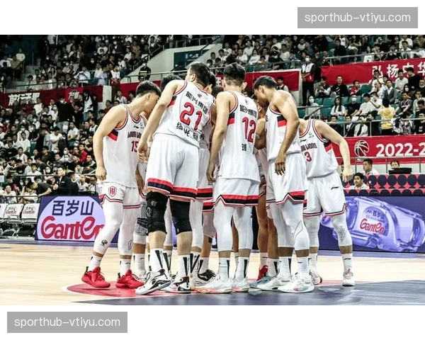 广州龙狮末节进攻哑火问题 对阵上海最后时刻执行力不足